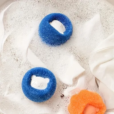 Pet hair and lint collecting balls for the washing machine